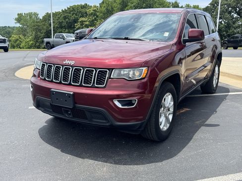Used 2022 Jeep Grand Cherokee Laredo X AWD/4WD image 2
