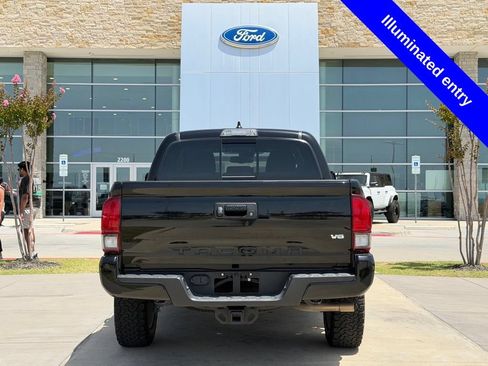 Used 2019 Toyota Tacoma TRD Sport AWD/4WD image 22