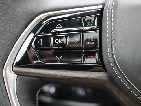 Used 2023 Jeep Grand Cherokee Overland w/ Luxury Tech Group IV image 20