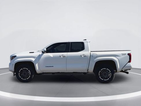 Used 2025 Toyota Tacoma TRD Sport w/ TRD Sport Upgrade Package AWD/4WD image 5