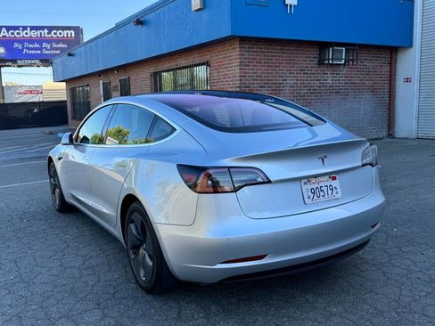 Used 2018 Tesla Model 3 Long Range RWD image 2