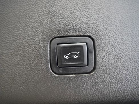 Used 2018 Chevrolet Traverse LT AWD/4WD image 38