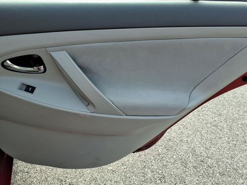 Used 2010 Toyota Camry LE FWD image 20