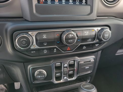 Used 2021 Jeep Gladiator Sport AWD/4WD image 27