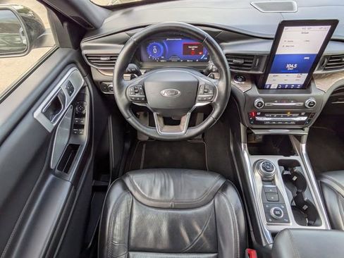 Used 2020 Ford Explorer Platinum w/ Premium Technology Package AWD/4WD image 17