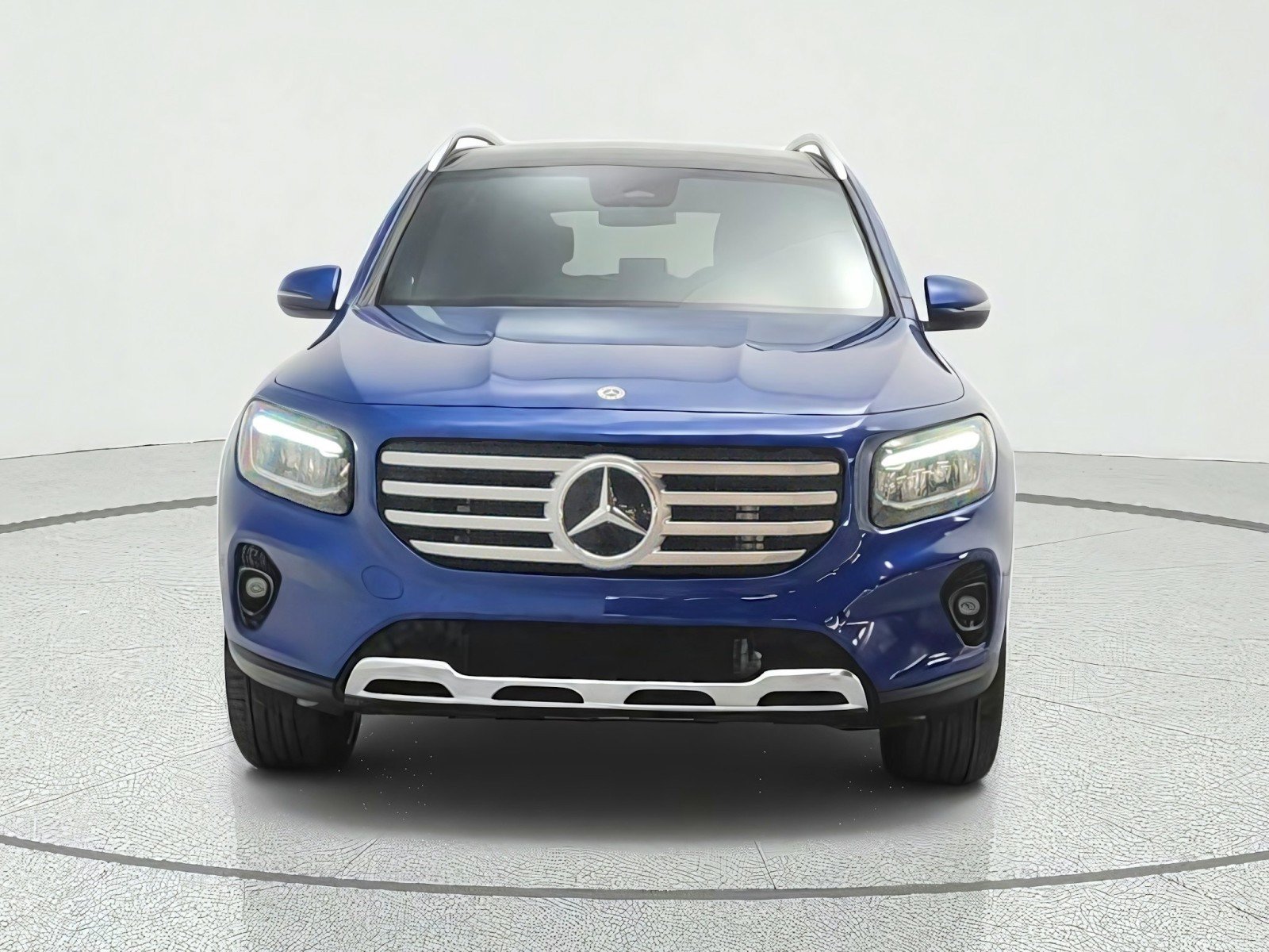 Used 2024 Mercedes-Benz GLB 250 4MATIC image 2