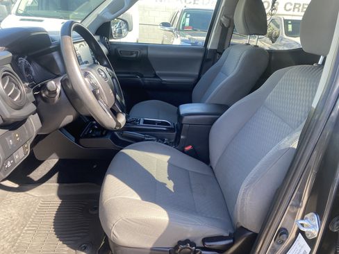 Used 2021 Toyota Tacoma SR AWD/4WD image 19