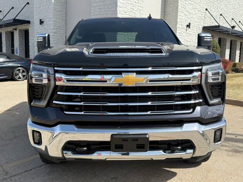 Used 2024 Chevrolet Silverado 2500 LTZ image 2