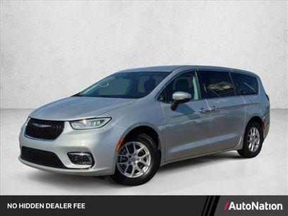 Used 2023 Chrysler Pacifica Touring-L