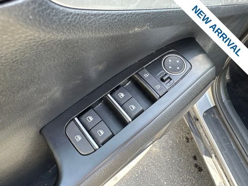Used 2025 Kia Soul LX w/ LX Technology Package FWD image 18