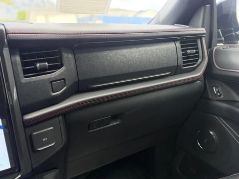 Used 2024 Ford Expedition Limited AWD/4WD image 31