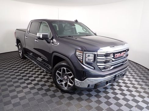 Used 2022 GMC Sierra 1500 SLT AWD/4WD image 9