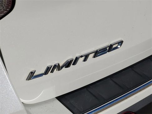 Used 2021 Ford Explorer Limited w/ Equipment Group 301A image 8