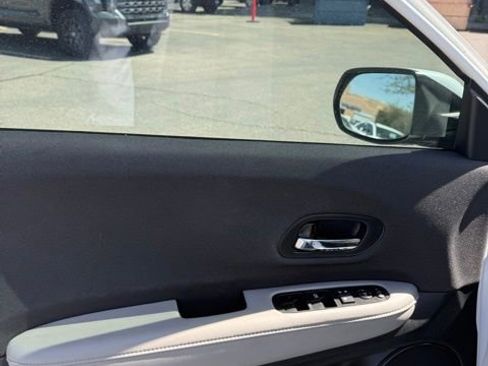 Used 2021 Honda HR-V LX image 13