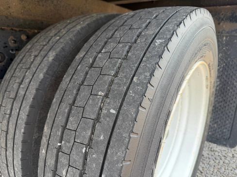 Used 2021 Isuzu NPR RWD image 18