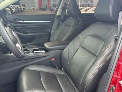 Certified 2025 Nissan Altima 2.5 SR w/ SR Premium Package FWD image 9