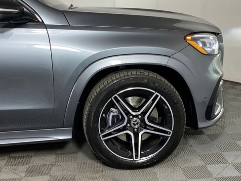 Used 2024 Mercedes-Benz GLS 450 4MATIC image 11