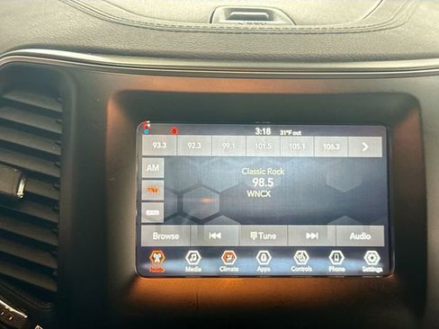 Used 2020 Jeep Cherokee Latitude Plus w/ Cold Weather Group image 15