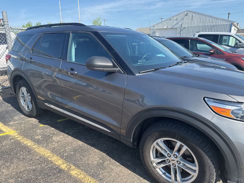 Used 2023 Ford Explorer XLT AWD/4WD image 9