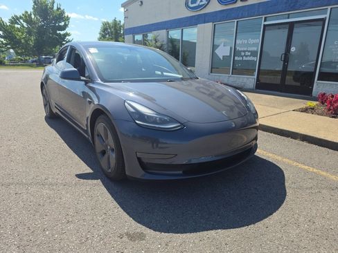 Used 2021 Tesla Model 3 Standard Range Plus RWD image 2