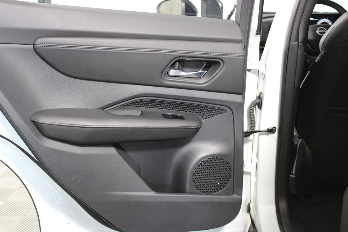 Used 2024 Nissan Ariya FWD image 18