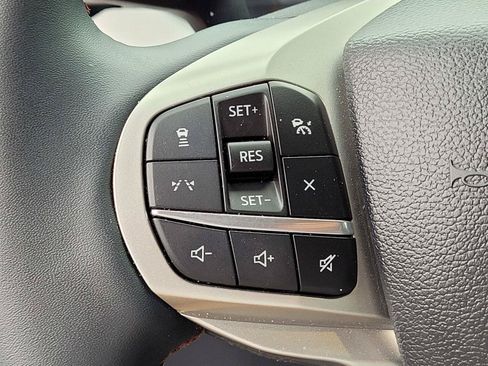 Used 2025 Ford Explorer Active RWD image 31