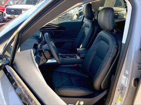 New 2026 Lincoln Nautilus Premier image 9