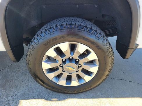 Used 2025 Chevrolet Silverado 2500 LT image 17
