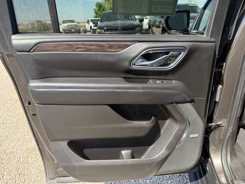 Used 2021 Chevrolet Suburban LT AWD/4WD image 25