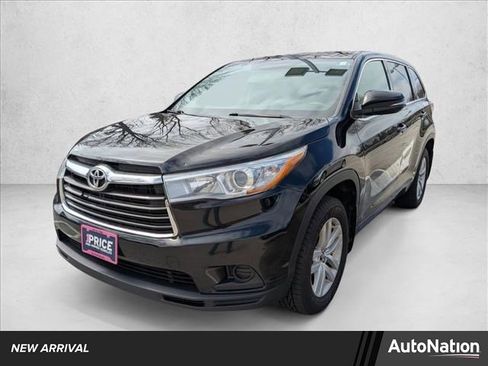 Used 2016 Toyota Highlander LE image 1