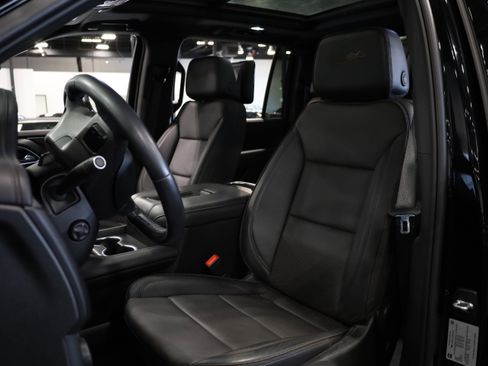 Used 2024 Chevrolet Suburban High Country w/ Advanced Technology Package image 17