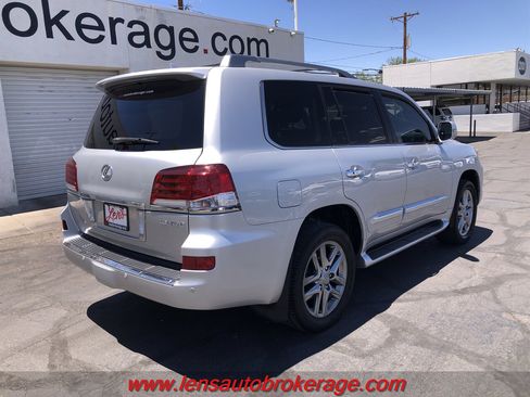 Used 2015 Lexus LX 570 4WD w/ Luxury Package image 8