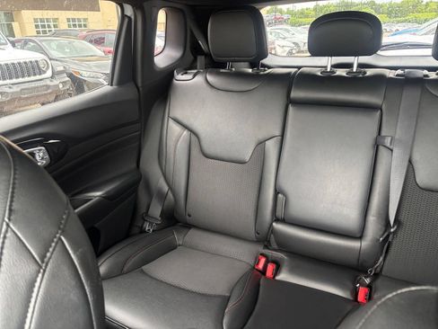 Used 2025 Jeep Compass Trailhawk AWD/4WD image 37