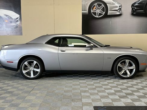 Used 2015 Dodge Challenger R/T w/ Quick Order Package 28B R/T RWD image 3