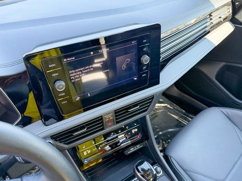 Certified 2025 Volkswagen Jetta SEL image 20