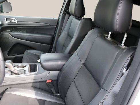 Used 2022 Jeep Grand Cherokee Laredo X RWD image 13