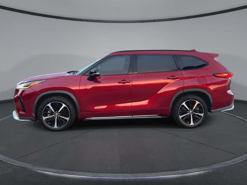 Used 2022 Toyota Highlander XSE FWD image 5