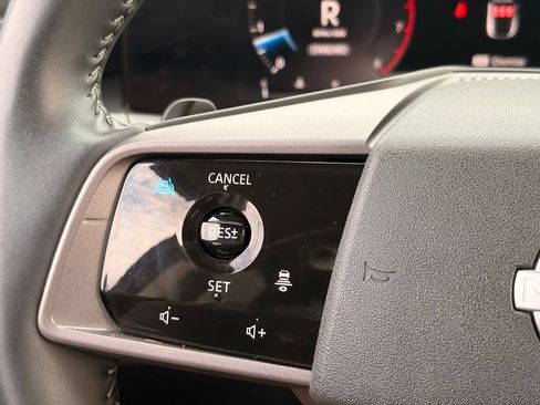 Certified 2025 Nissan Murano SV FWD image 30