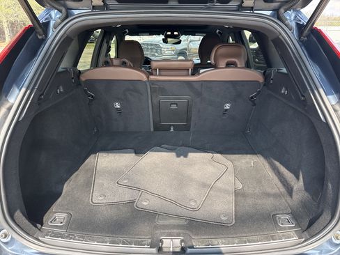 Used 2024 Volvo XC60 B5 Plus image 18