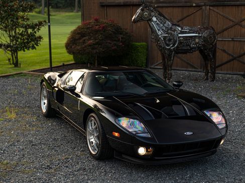 Used 2006 Ford GT RWD image 14