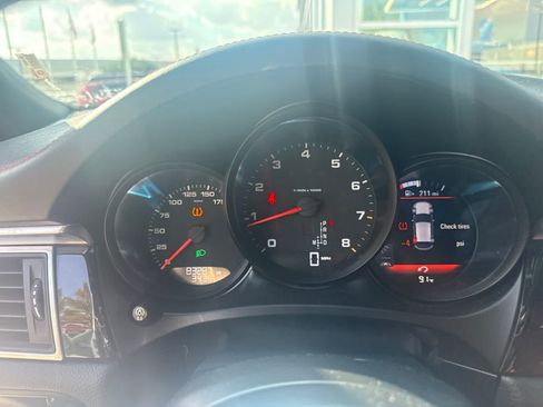 Used 2018 Porsche Macan AWD/4WD image 9