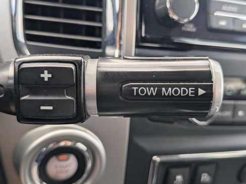 Used 2021 Nissan Titan SV w/ SV Convenience Package RWD image 26