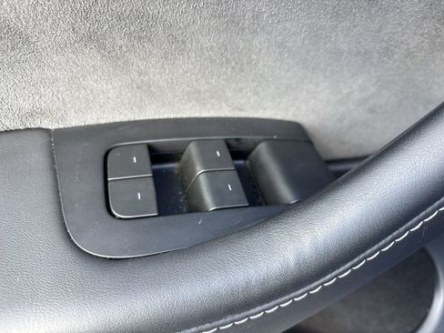 Used 2022 Tesla Model Y Performance image 19