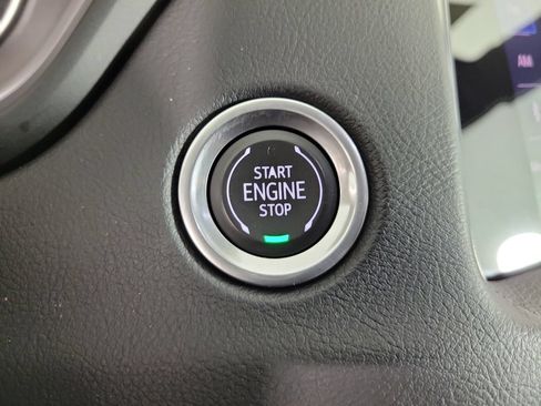 Used 2023 Cadillac XT4 Luxury w/ Cold Weather Package FWD image 30