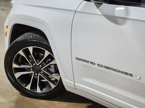 Used 2023 Jeep Grand Cherokee Overland w/ Luxury Tech Group IV AWD/4WD image 23