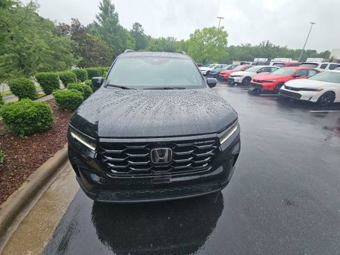Used 2025 Honda Pilot Black Edition image 6