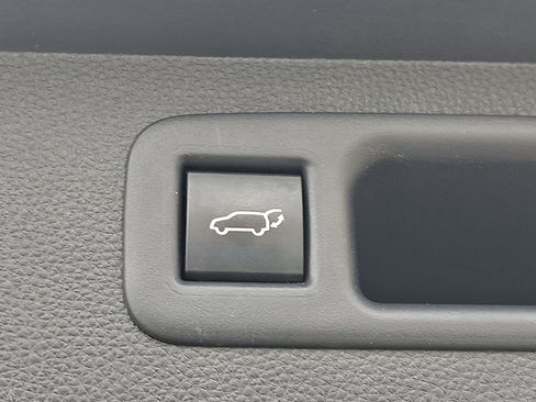 Used 2023 Toyota Highlander XLE AWD/4WD image 29