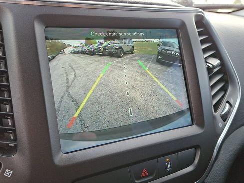 Certified 2022 Jeep Cherokee Trailhawk w/ Premium Leather Package image 19