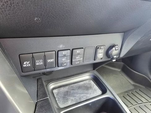Used 2018 Toyota RAV4 Limited w/ Advanced Technology Package AWD/4WD image 17