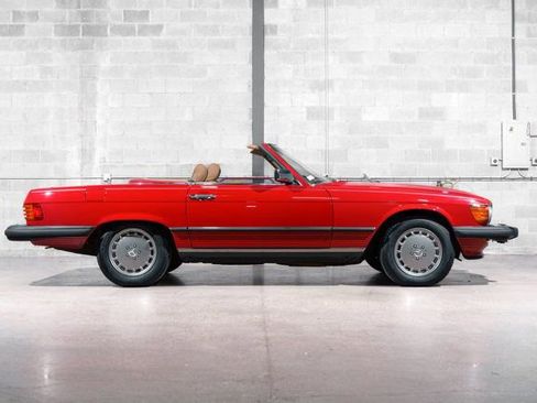 Used 1988 Mercedes-Benz 560 SL image 2
